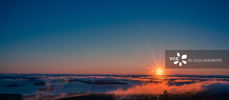 阿卡迪亚国家公园凯迪拉克山顶的日出图片素材