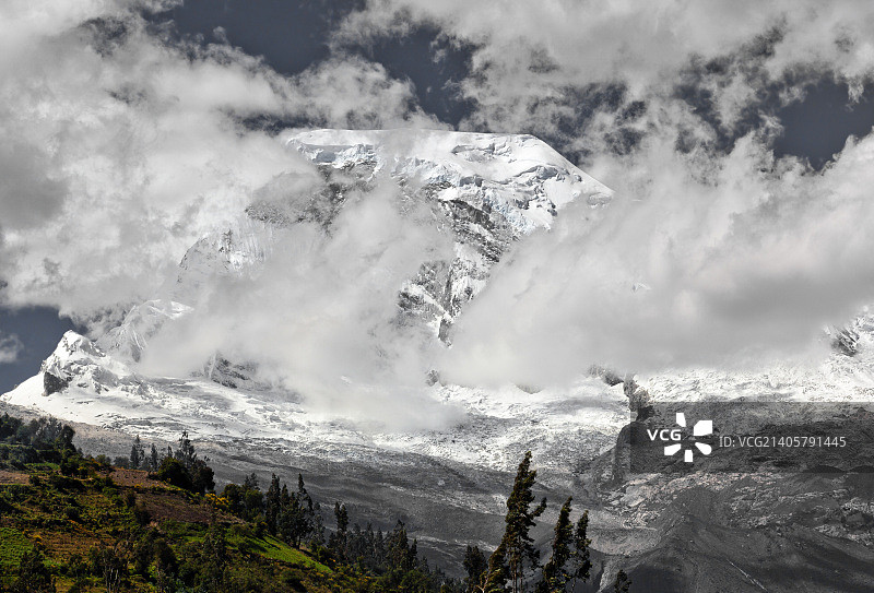 秘鲁瓦斯卡兰山脉雪景图片素材