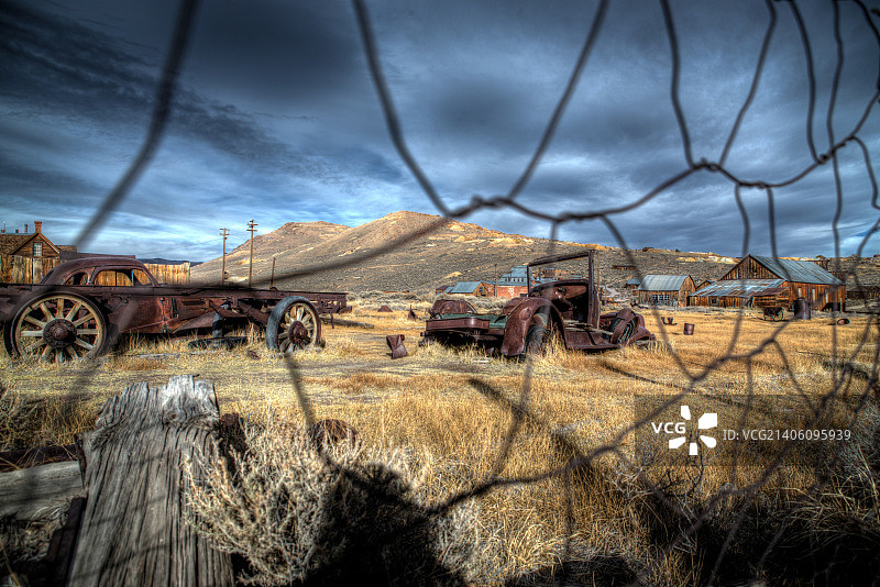 博迪鬼镇：篱笆后面图片素材