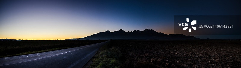 塔特拉山脉的壮丽日落图片素材