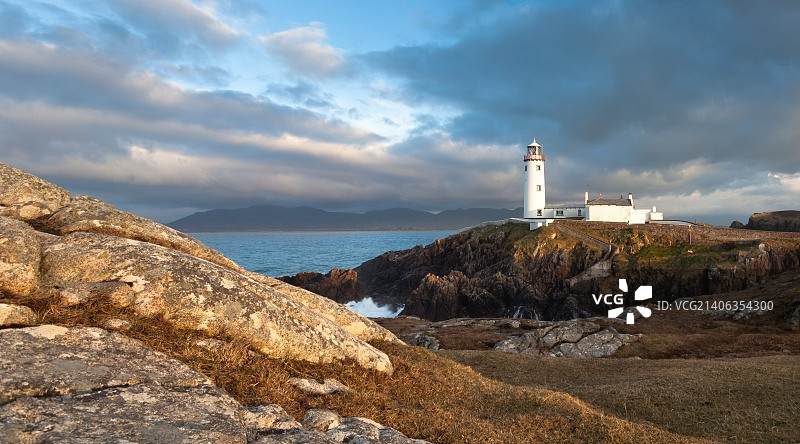 法纳德灯塔的傍晚阳光图片素材