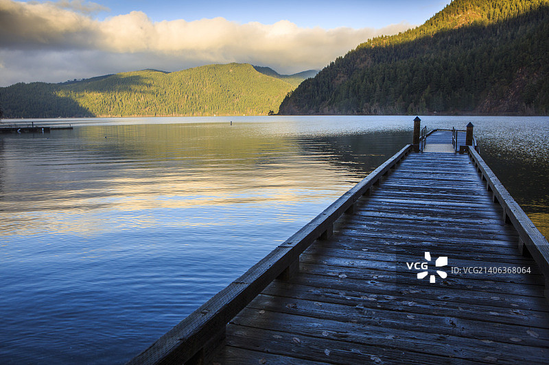 新月湖图片素材