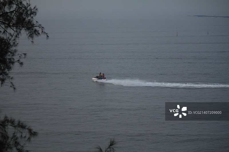 享受水上运动图片素材