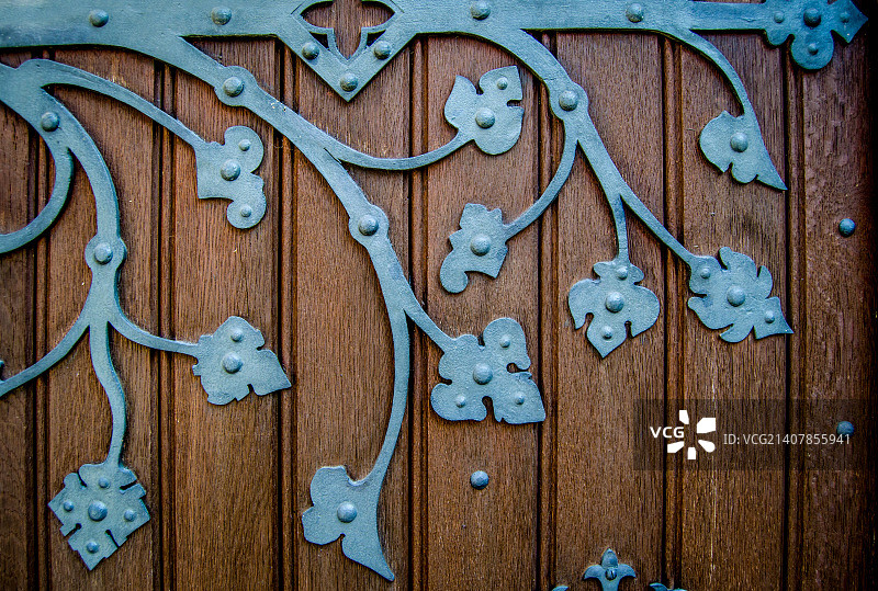 旧教堂装饰门铰链图片素材