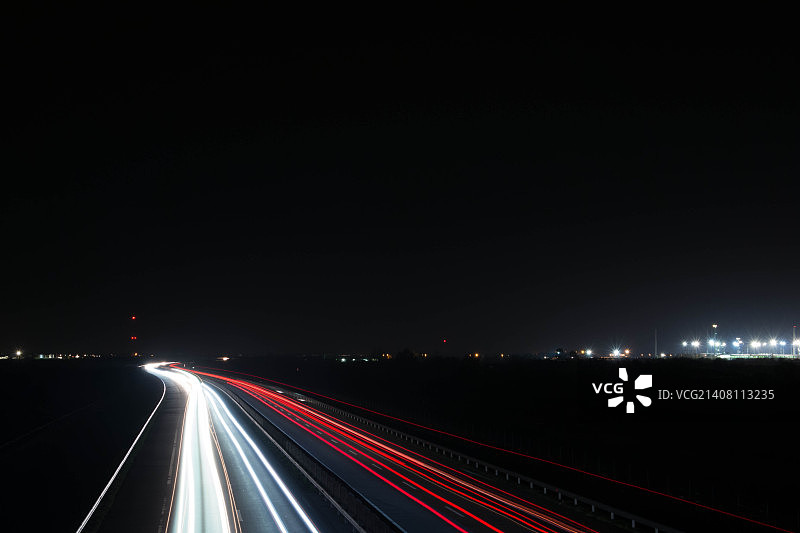 3号公路上的线条图片素材