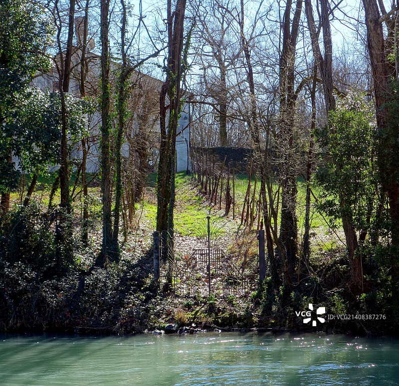 CANCELLO RIVA SILE的逆光图片素材