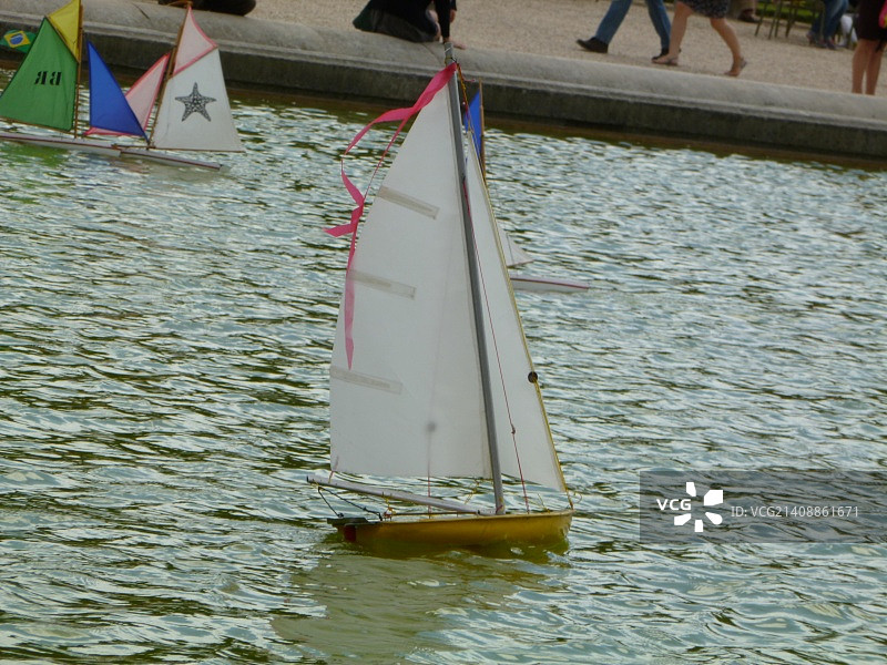 卢森堡公园水池图片素材