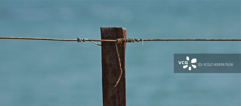 带刺铁丝网图片素材