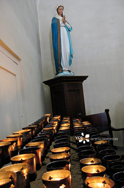 圣母像与还愿物图片素材