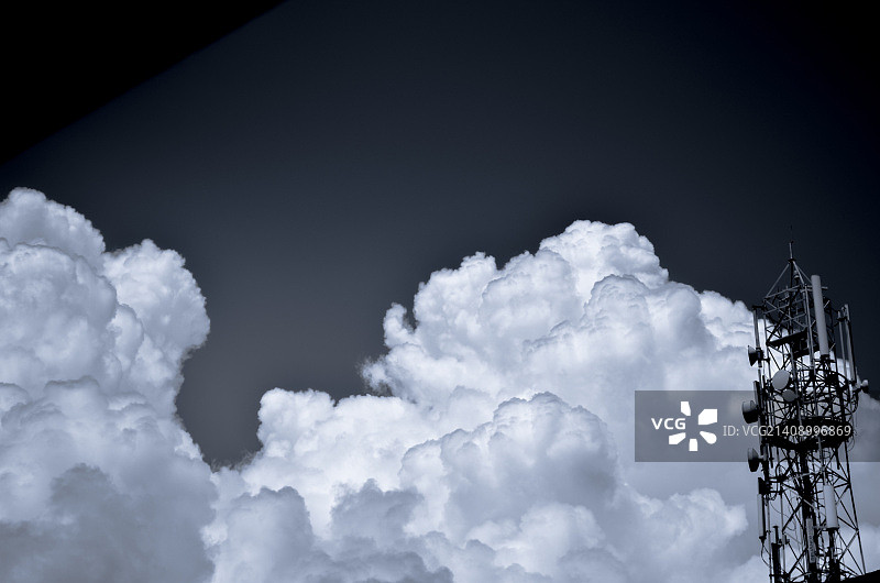 天空中的雪崩图片素材