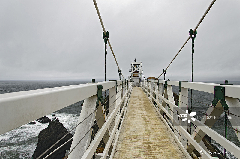 通往博尼塔角灯塔的桥梁图片素材