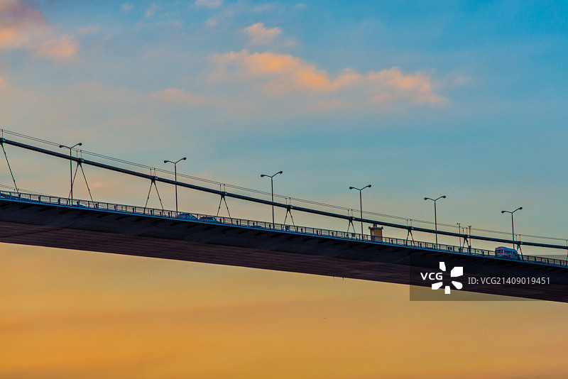 横跨博斯普鲁斯海峡的大桥图片素材