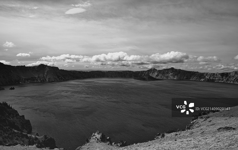从云帽观景点眺望（黑白；火山口湖）图片素材