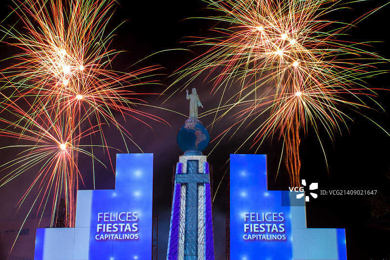 圣萨尔瓦多节日的闭幕烟火图片素材