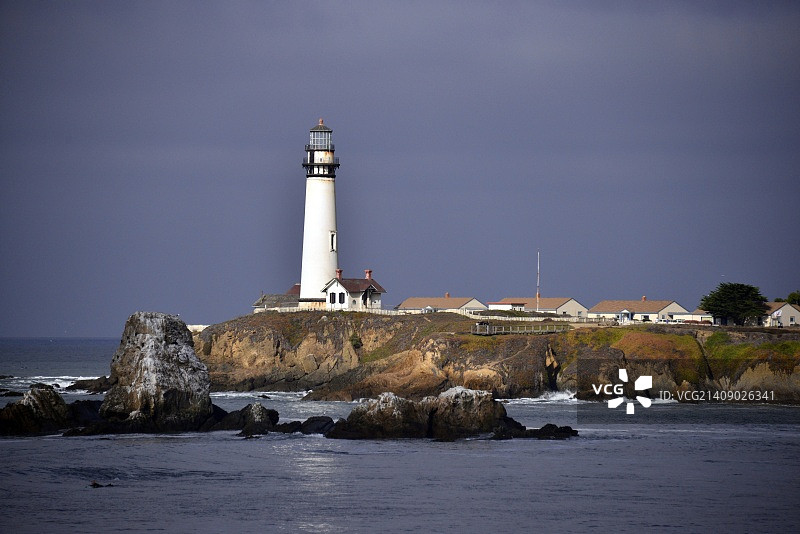 鸽子点灯塔图片素材