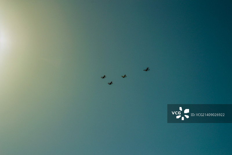 双翼飞机2图片素材