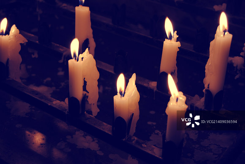 进入黑暗图片素材