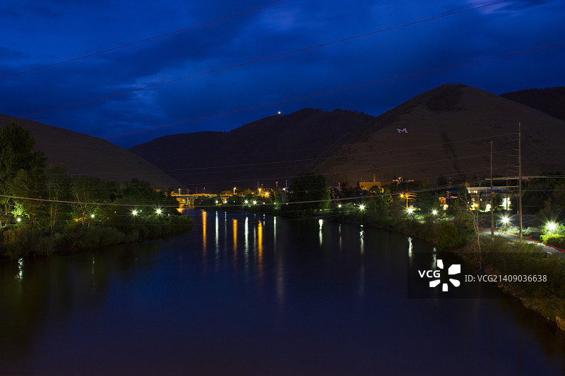 夜幕下的米苏拉图片素材