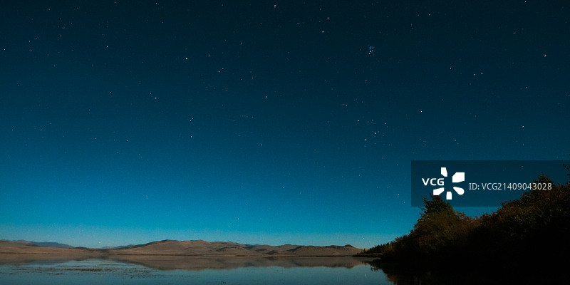 凌晨12点的红岩湖图片素材