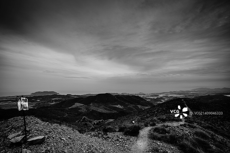 漫漫回家路图片素材