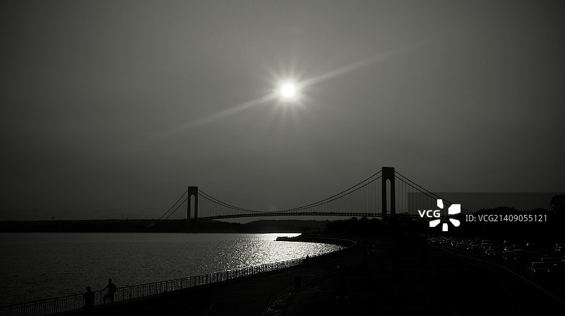韦拉扎诺海峡大桥日落图片素材