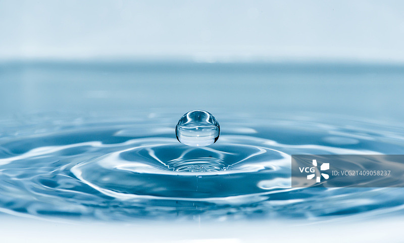 水中水滴图片素材