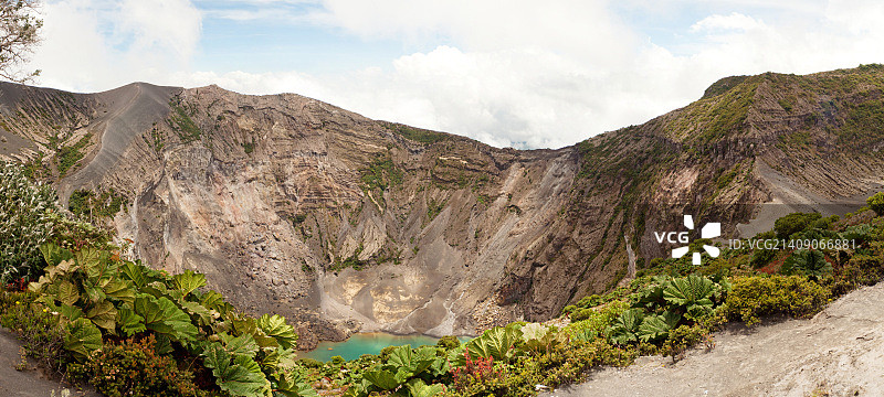 伊拉苏火山迭戈·德拉哈亚火山口湖，哥斯达黎加图片素材