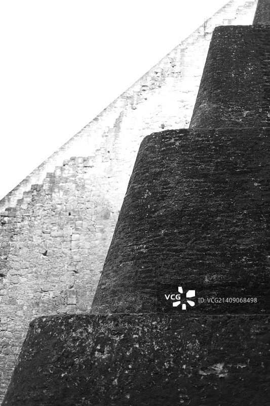 蒂卡尔玛雅前哥伦布遗址第五神庙（黑白照片）图片素材