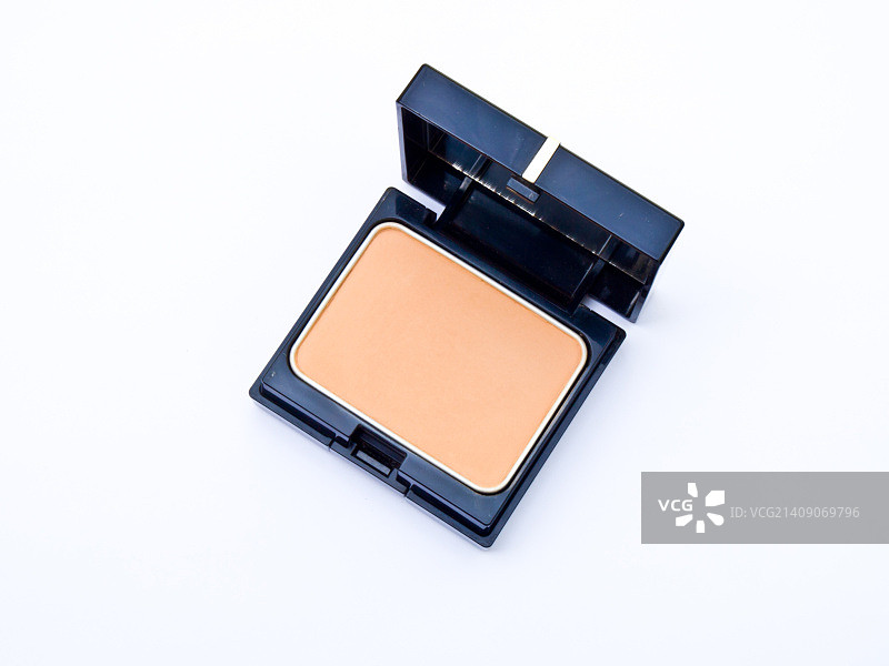 白色背景上黑色的蜜粉图片素材