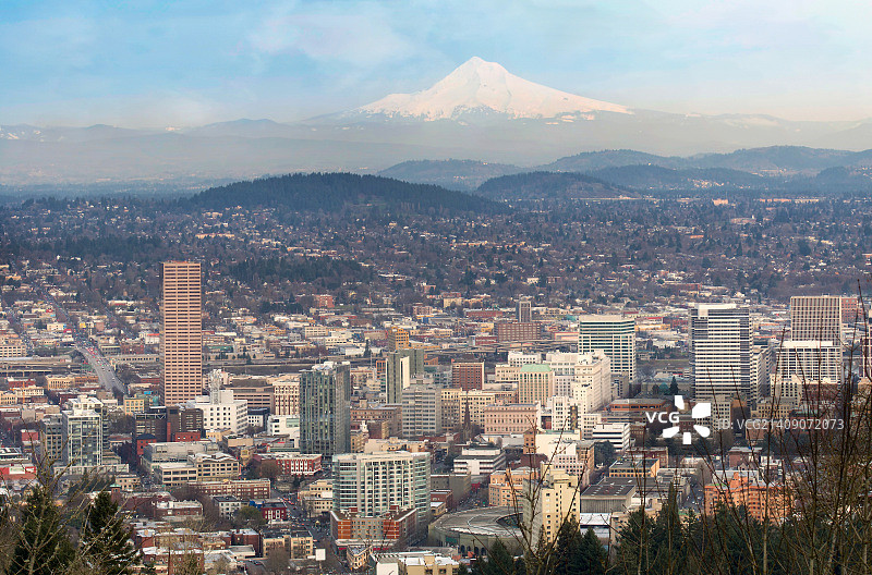 俄勒冈州波特兰市中心城市景观和胡德山图片素材