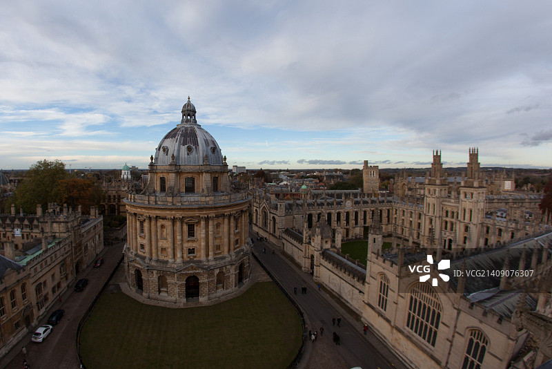 英国牛津的博德利图书馆和万灵学院图片素材