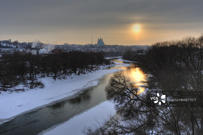斯摩棱斯克多云的傍晚图片素材