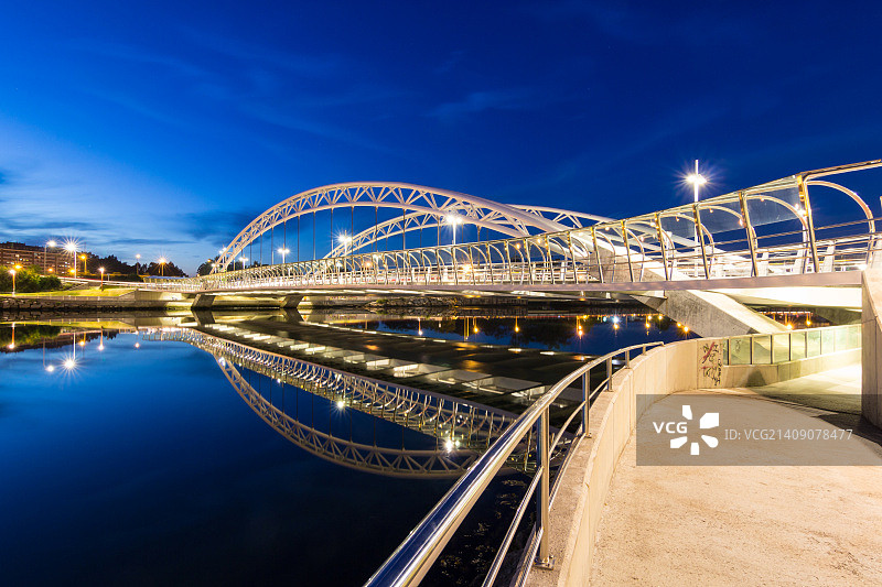 西班牙蓬特韦德拉悬索桥图片素材