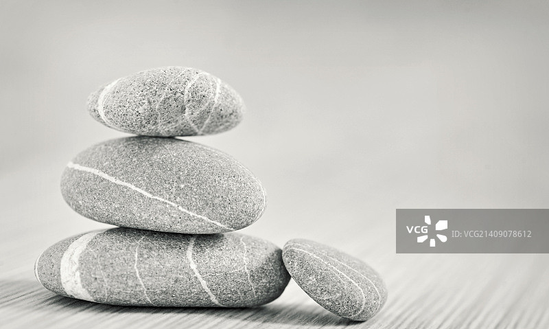 堆叠的圆形石头图片素材