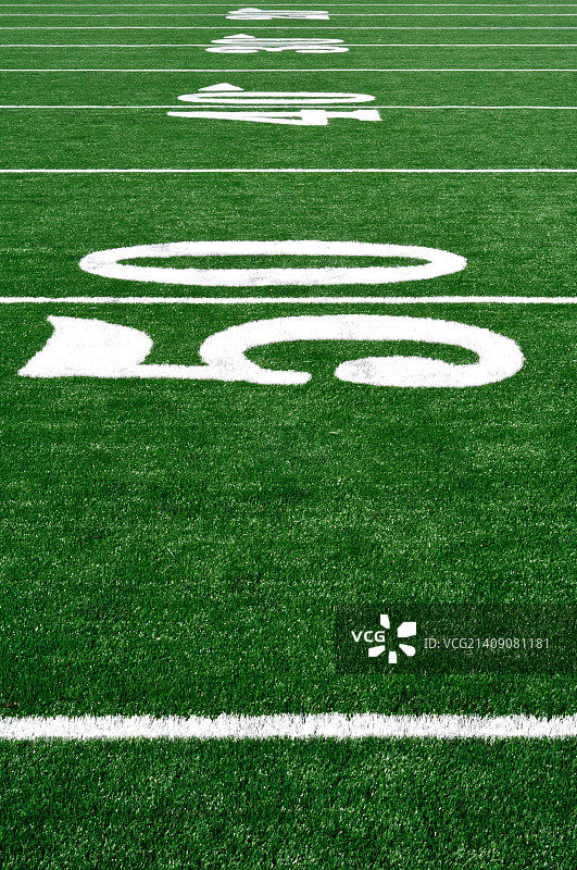 美式橄榄球场的50码线图片素材