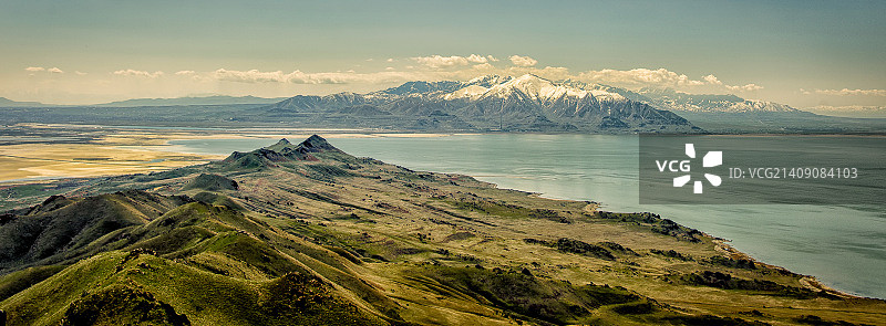 眺望大盐湖的弗拉里角图片素材