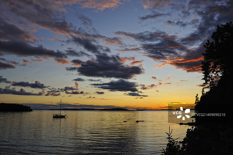 缅因州鹿岛东北港的日落图片素材
