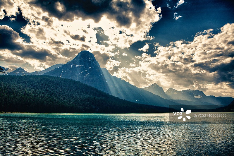 切弗伦山和水禽湖图片素材