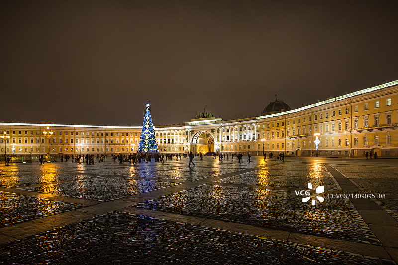 圣彼得堡的宫殿广场夜景，俄罗斯图片素材