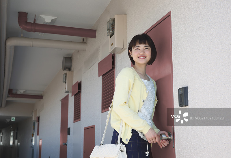 日本年轻女性肖像图片素材