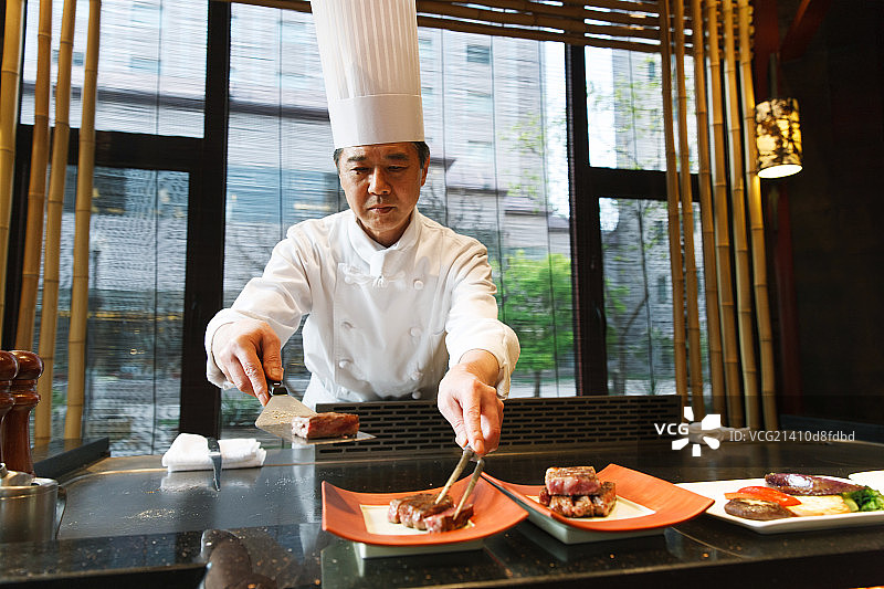 酒店厨师炒菜图片素材