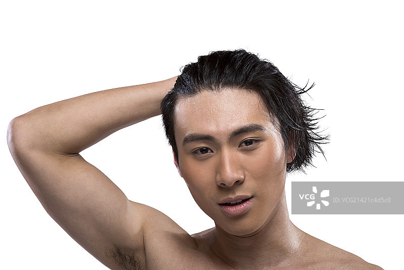 Young man sweating with wet hair图片素材