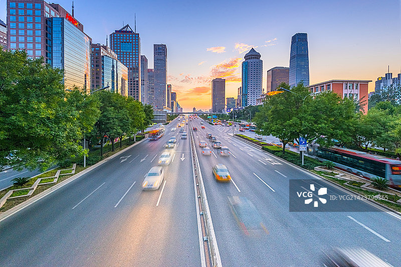 傍晚天桥上看国贸CBD建筑群图片素材