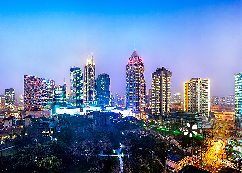 上海淮海路繁华市中心夜景图片素材