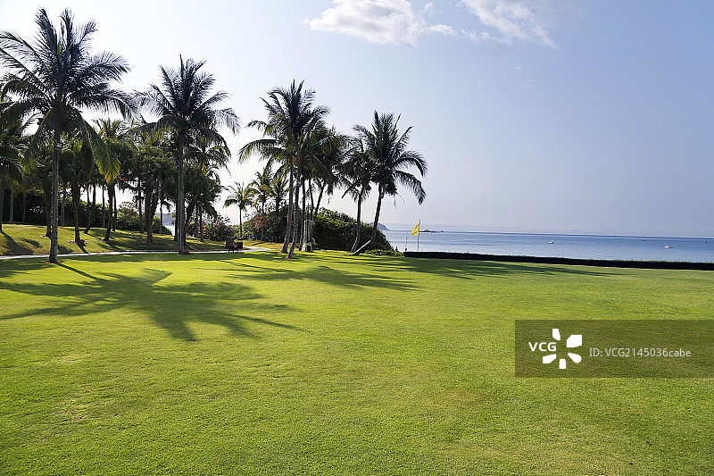 汽车广告背景素材-三亚海滩度假村草坪图片素材