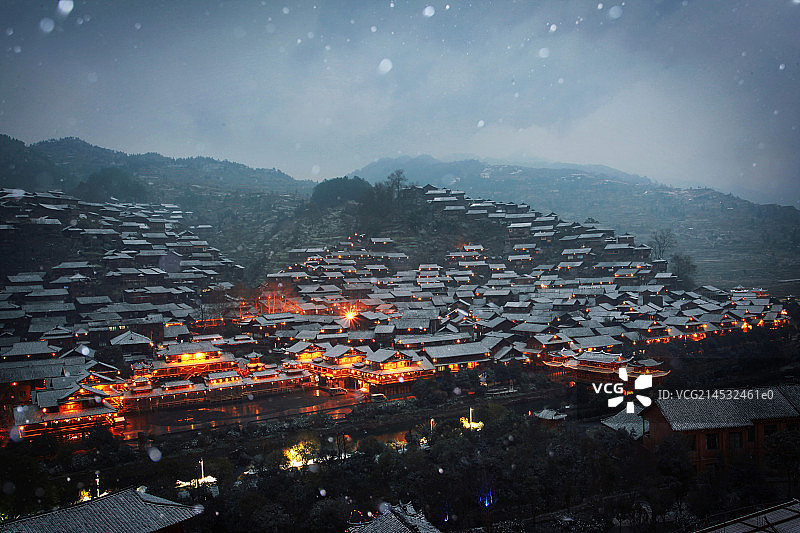 雪中苗寨图片素材