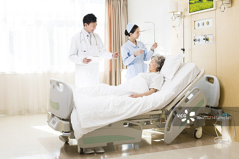 大夫看望病人图片素材