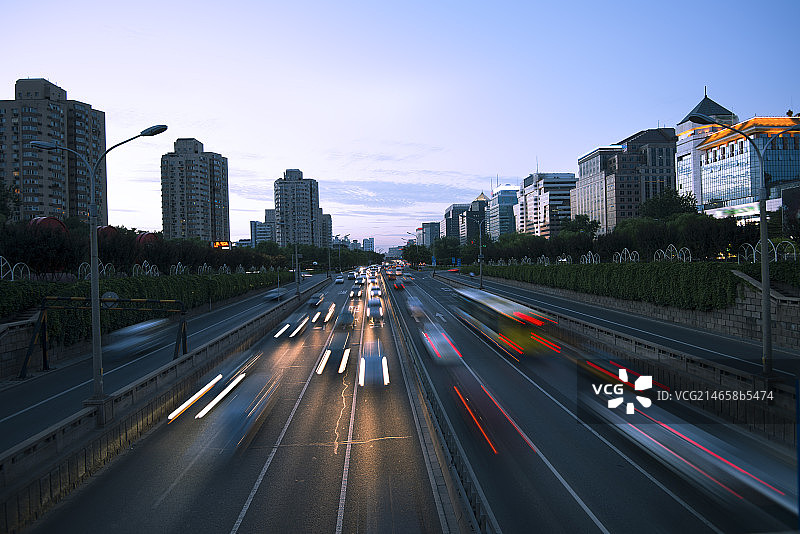 夜晚的北京城主干道图片素材
