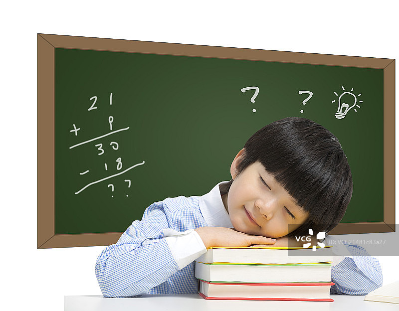 小男孩趴在书本上睡觉图片素材