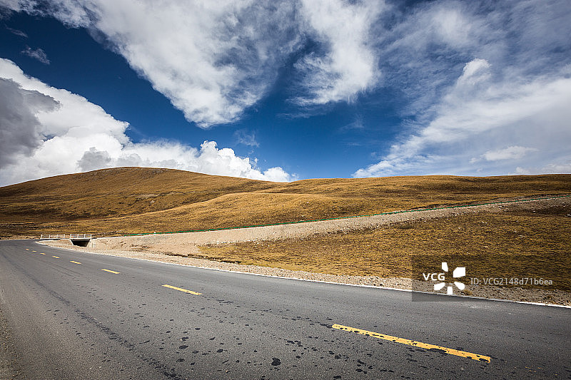 高原山区道路图片素材